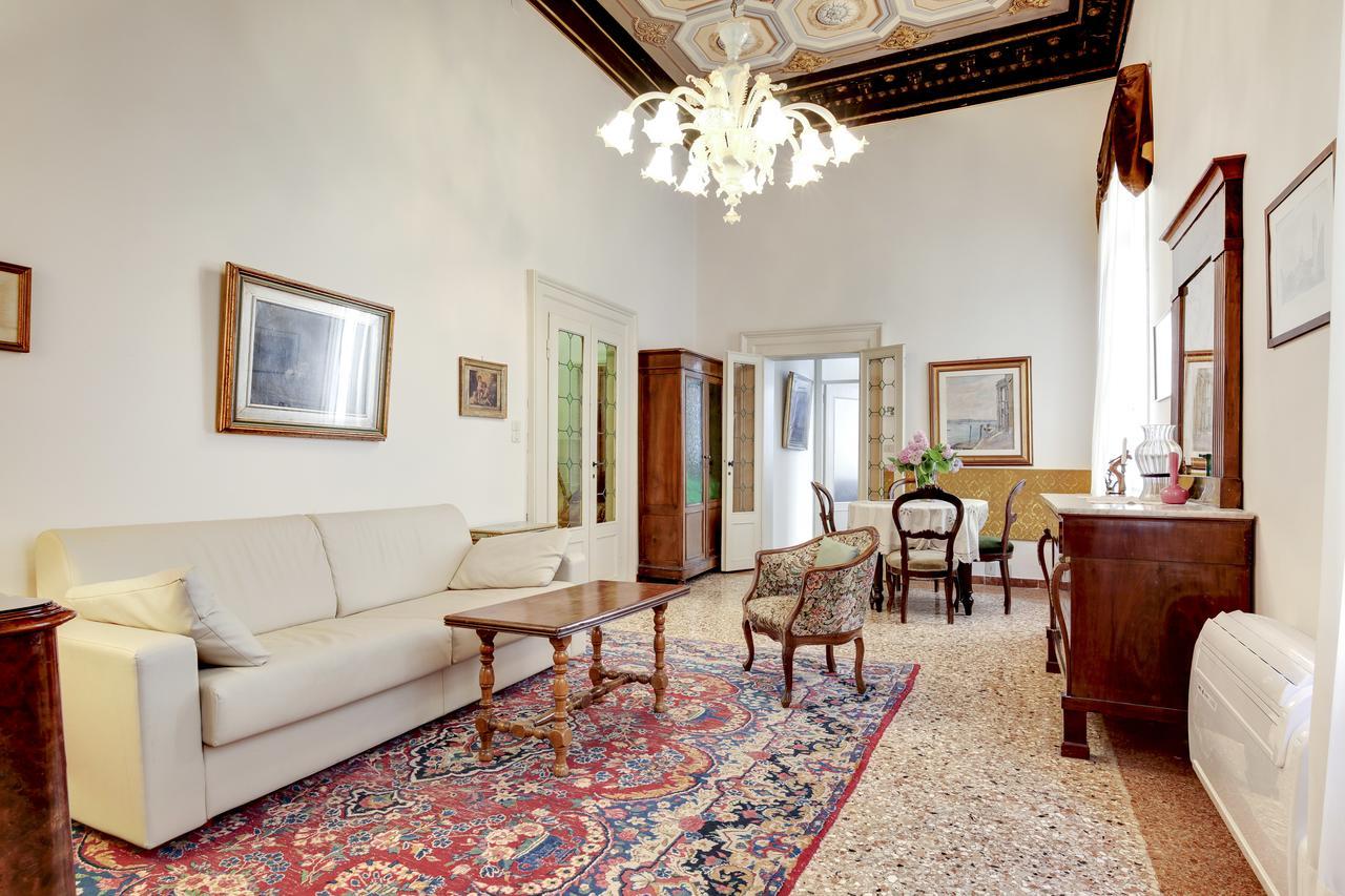 Testa Venezia Esterno foto
